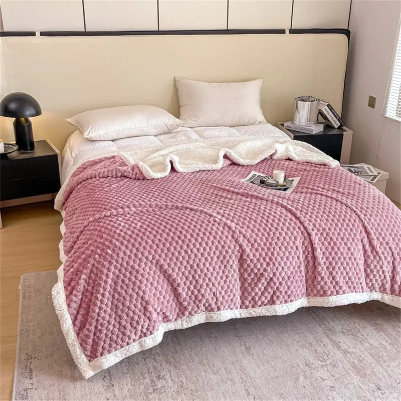 Couverture plaid rose gaufrée