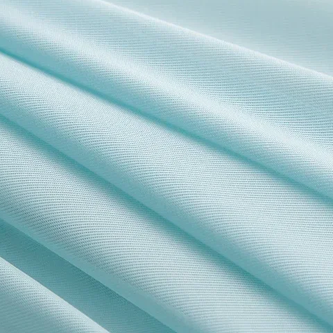 Texture satinée et lisse du tissu du plaid d'été rafraîchissant, coloris bleu