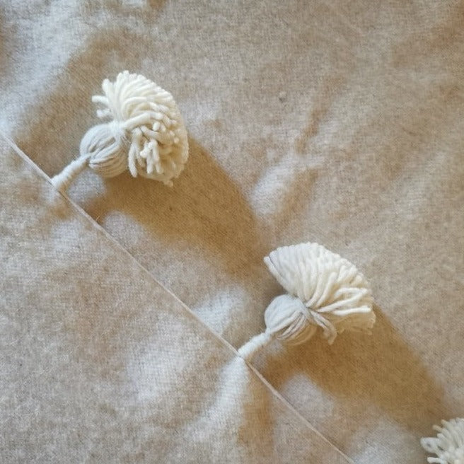 pompoms blanc du plaid berbère